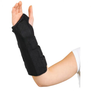 Férula universal de muñeca y antebrazo derecho (8")