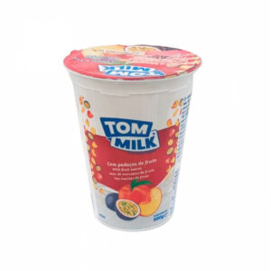 Yogurt pasteurizado sabor melocotón y maracuyá con trocitos de frutas Tom Milk (500g / 1.10 lb)