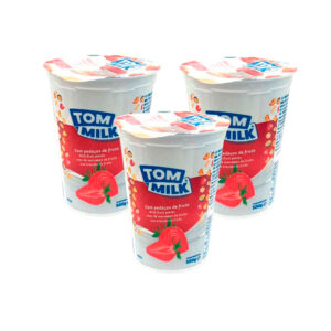 Yogurt pasteurizado sabor fresa con trocitos de frutas Tom Milk (3 x 500 g / 1.10 lb)
